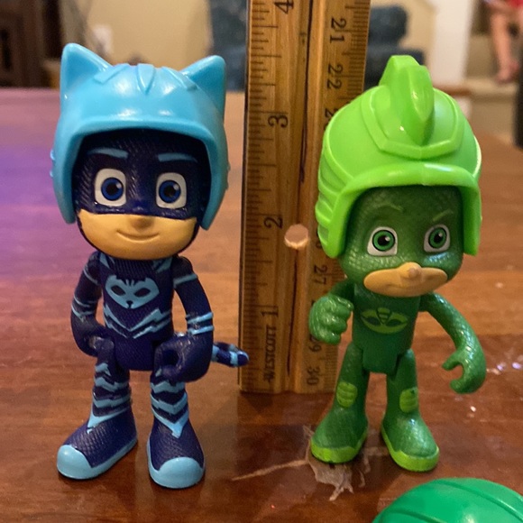 PJ Mask Figures with helmets and one shield - Picture 7 of 9